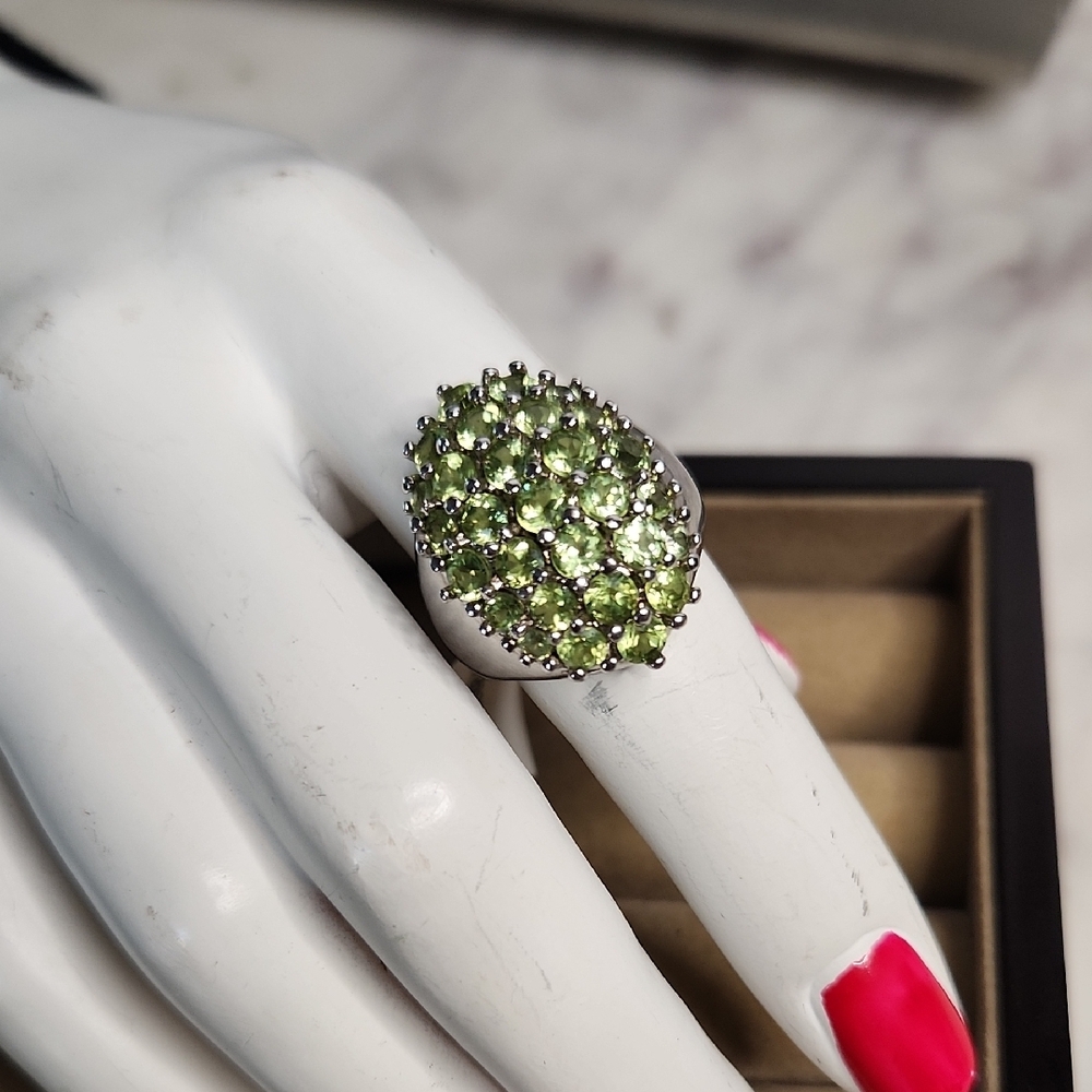 QVC Perdiot Cluster 925.Silver Ring Size 9 (China)